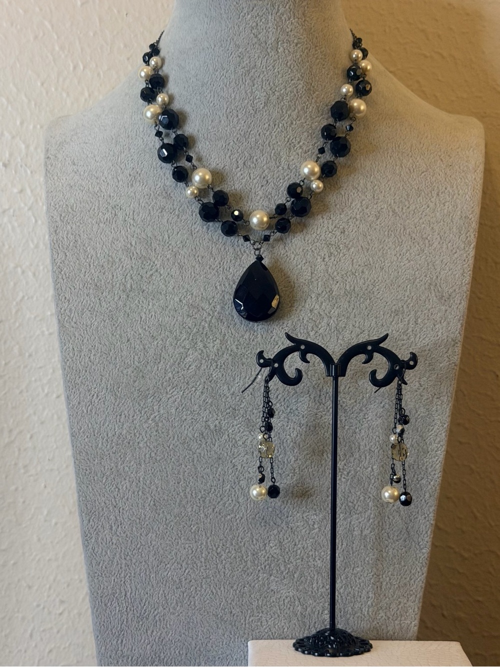 WHBM Vintage black beaded & faux pearl dbl strand necklace & dangle earring set
